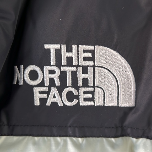 Nuptse jacket from The North Face spring 21 collection. Mint green. - Picture 7 of 7